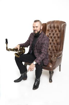 Saxophonist Wes Smith; How the Power of Community Skyrocketed His Music Career