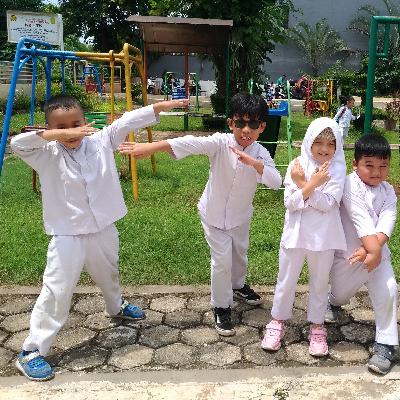 Kalau Datang Ke Sekolah, Yang Paling Aku Cari Adalah Mereka