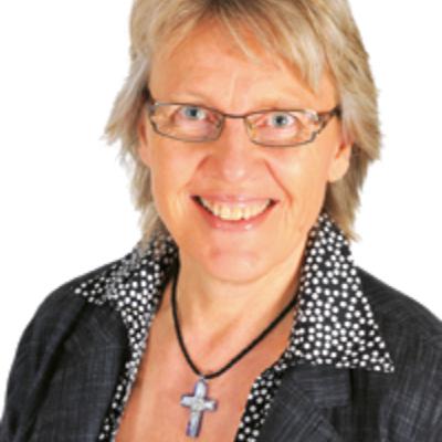 Over en åpen Bibel med Irene Krokeide Alnes