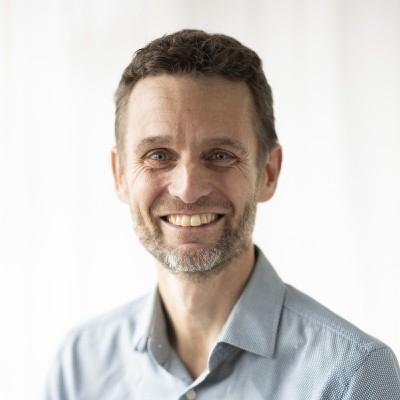 #143 Elevate Your Human Leadership with AI with Rasmus Hougaard
