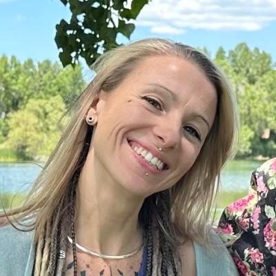 #124 - Izzy Ivy (Visionary Artist) #124 - Izzy Ivy (Visionary Artist)