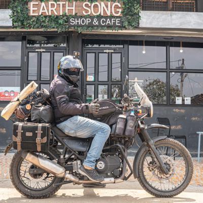 Ep. 19 long way up. Bangalore to Gurgaon on motorcycle meeting people - food & of course COFFEE