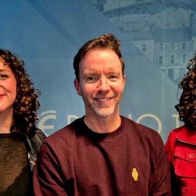 Daniel O'Donnell surprises designer Cúpla twins live on air