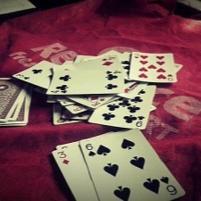 How many cards are in a deck of cards? How does a standard deck of cards work?