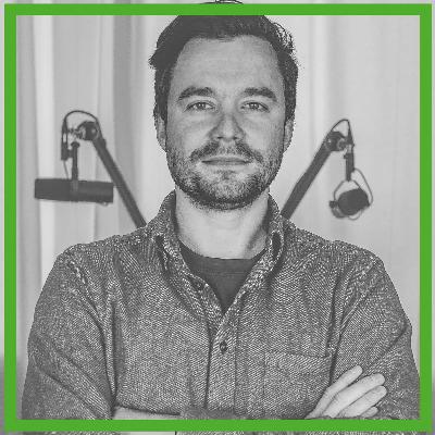 Maciej Okraszewski x Łukasik. Kim jest autor podcastu Dział Zagraniczny? Maciej Okraszewski x Łukasik. Kim jest autor podcastu Dział Zagraniczny?