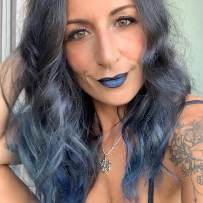 Pam "Rox" the podcast today as we talk about Mama Trauma and other triggers and darkness that prepared her to be the amazing light worker she is. Pam "Rox" the podcast today as we talk about Mama Trauma and other triggers and darkness that prepared her to be the amazing light worker she is.