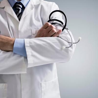 An Dochtúir Teaghlaigh Tony Delap.