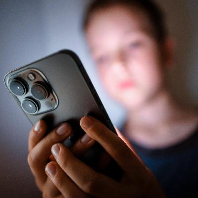 Scrollen verboten: Wie schützt man Kinder vor Social Media-Sucht?