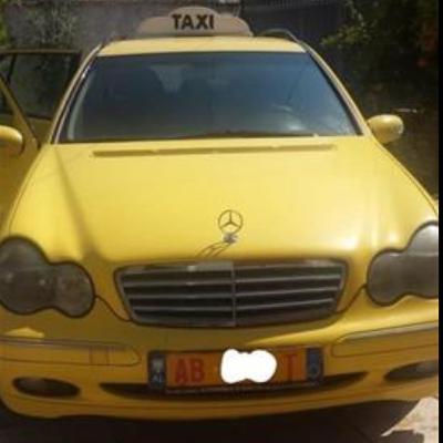 The strange Albanian yellow taxi took me for a 1000km's trip