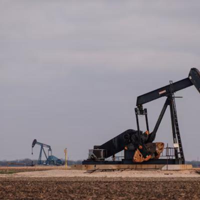 El petróleo se dispara por el conflicto en Medio Oriente: ¿cómo impacta en Argentina?