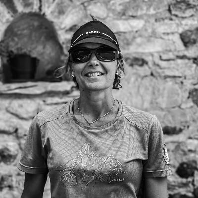 Véronique, accompagnatrice en montagne nous emmène sur le sentier des papés, "les anciens du village" Véronique, accompagnatrice en montagne nous emmène sur le sentier des papés, "les anciens du village"
