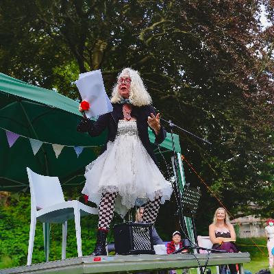 Episode 21: The Friday Feeling with Julie Mullen flying solo Episode 21: The Friday Feeling with Julie Mullen flying solo