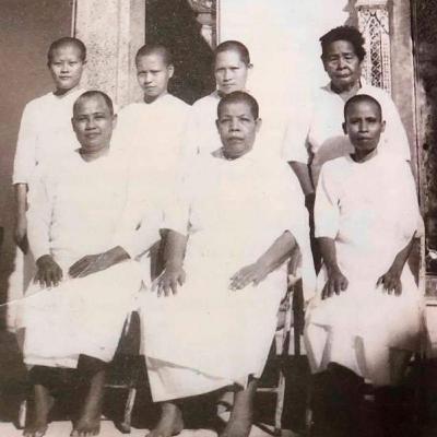 หลวงพ่อเล่าเรื่องคุณยายทองสุข​สำแดงปั้นและคุณยายจันทร์​ ขน​นกยูง​