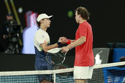 de Minaur finally breaks through, Djokovic and Alcaraz blockbuster awaits