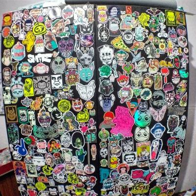 UN VASO DE CHELA CON BOM STREET ART