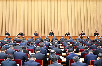 {{周五晚7点｜中央金融会议新表述释放信号；PMI回落至收缩区间