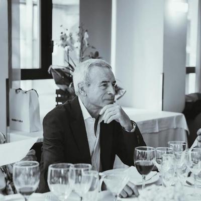 Conversando con Carlos Gómez Carrera, empresario y escritor Conversando con Carlos Gómez Carrera, empresario y escritor