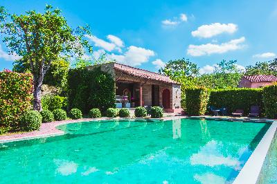 Casas con piscina y un nuevo podcast conversacional con... Lalmohada