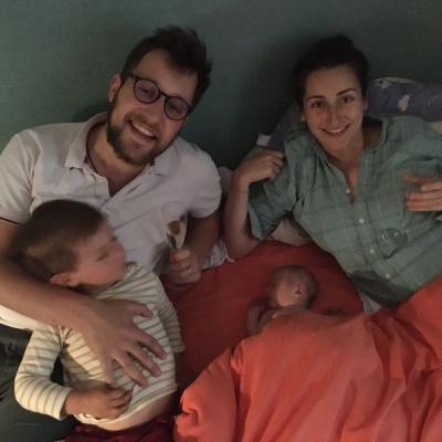 Enfantement libre de Sibylle, la magie de l'intimité familiale. Enfantement libre de Sibylle, la magie de l'intimité familiale.