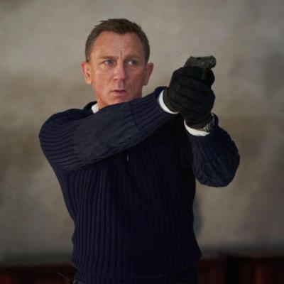 Who plays the role of Daniel Craig?