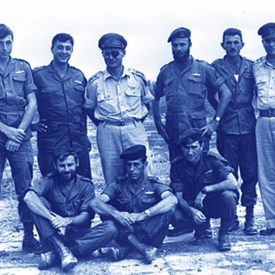 שנה בשעה | 1953 חלק ד'