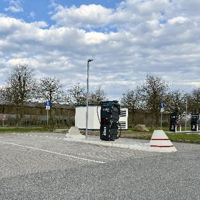 Ladeinfrastruktur für E-Autos/ E-LKWs