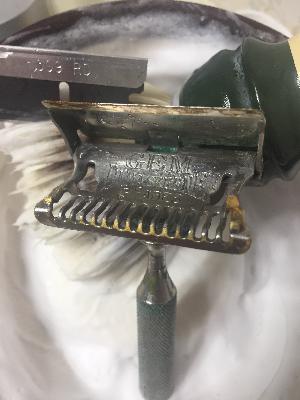 Ep 218 - Single Edge Razors and Happiness!