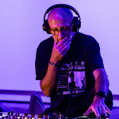 Paralelo 3 - 521 Low End Activist + Philip Sherburne mix - 22/11/25