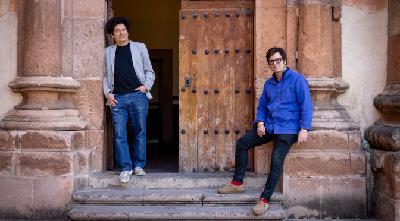 Dos escriptors rebuts com a estrelles del rock: "Ens hem sentit com els Beatles"