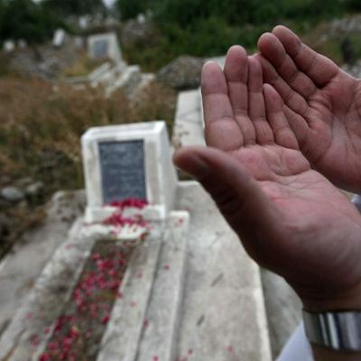 التعامل مع الموتى من منظور الشريعة الإسلامية: اعتبارات الطب الشرعي في مجال العمل الإنساني التعامل مع الموتى من منظور الشريعة الإسلامية: اعتبارات الطب الشرعي في مجال العمل الإنساني