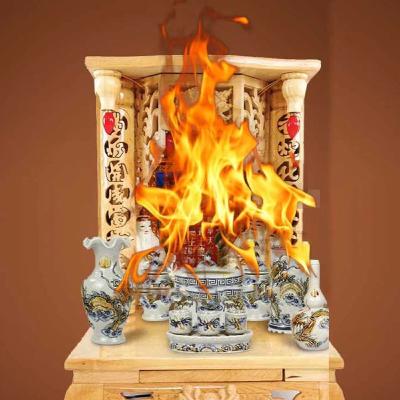 Cháy bát hương Thần Tài HUNG hay CÁT