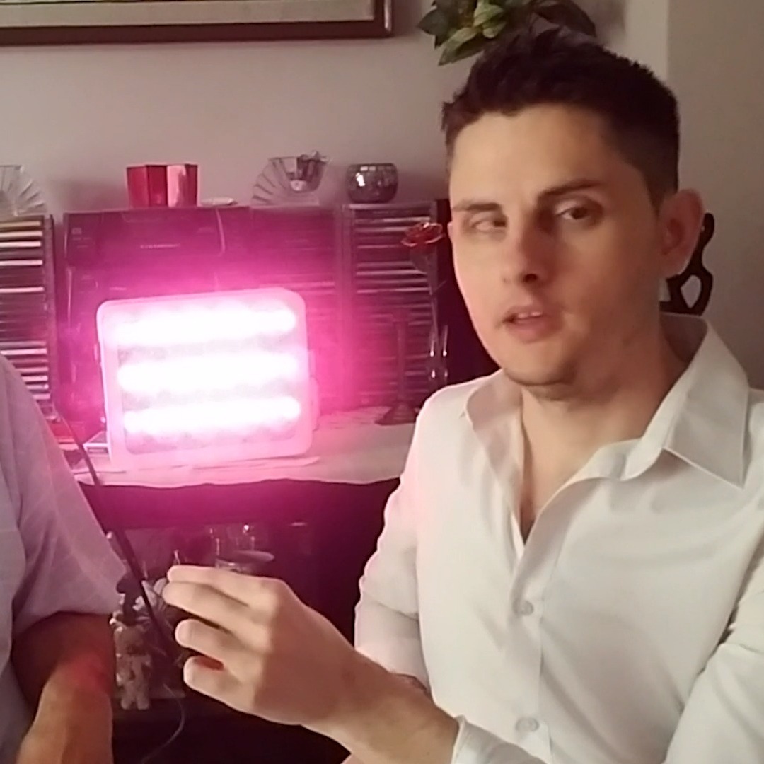 Red light therapy saved Theo a herniated disk surgery 💡 Photobiomodulation FOR THE WIN