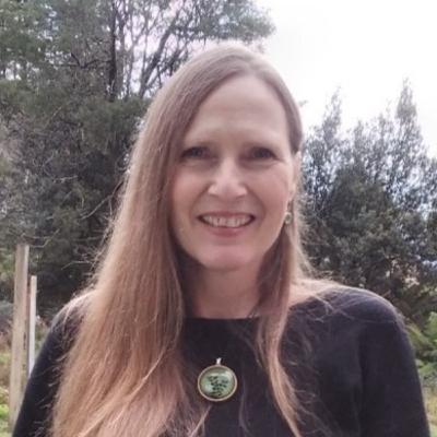 How to Process Difficult/Unhappy Emotions? Interviewed Sahaja Samarasa by Leonie Lam