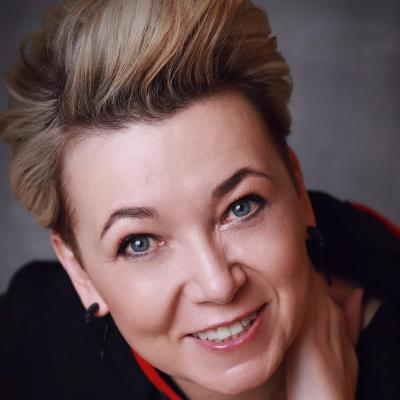 Szamani zamiast liderów? Prof. Agnieszka Kasińska-Metryka o magii i TikTokizacji polityki Szamani zamiast liderów? Prof. Agnieszka Kasińska-Metryka o magii i TikTokizacji polityki