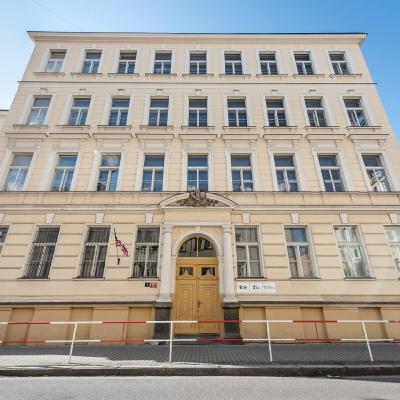 Pražské humanitní gymnázium