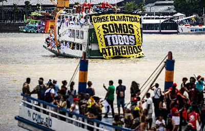 Barqueata reúne 5 mil pessoas em Belém em ato paralelo à COP30