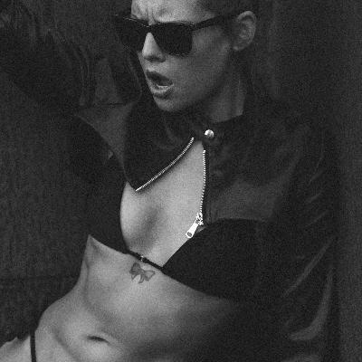 Nathalie Art Model