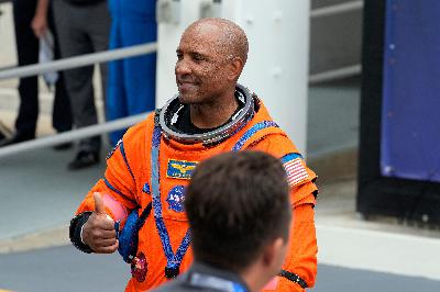 Patrick In The Morning: Artemis 2 Launch To The Moon Pilot Is One Of Our Own!