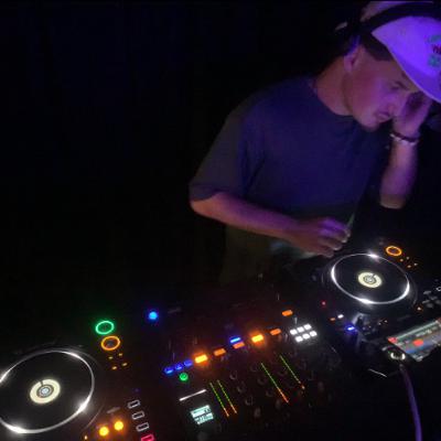 Stromstoss Residency (098): CYKE Stromstoss Residency (098): CYKE