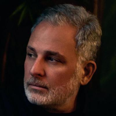 קובי הלפרין על המסע שעשה אל מסלולי האופנה של ניו יורק, פריז – ובקרוב בתל אביב, ולמה נטשה אותו דוגמנית בניו יורק על המסלול | Kobi Halperin