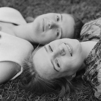 Ar turėti vaikų? Lauros ir Jonės pokalbis