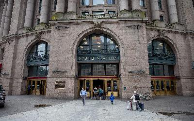 Boston commuters aren't sold on a federal takeover of South Station