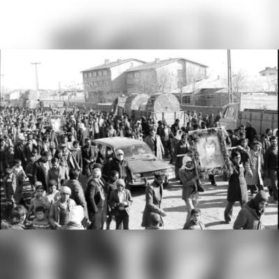 #24. Wêranşar 1977, Şerê Xal û Xwarzêyan û Kevokên Sipî