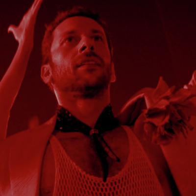 אריאל ברונז: "כשנלקחתי לחקירה על שיר שכתבתי הרגשתי כמו בתקופת סטלין" אריאל ברונז: "כשנלקחתי לחקירה על שיר שכתבתי הרגשתי כמו בתקופת סטלין"