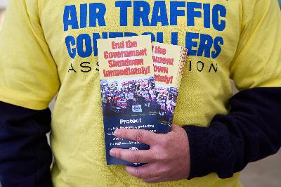 As shutdown leads to flight disruptions, pilot says 'political fight is trying to invade my airplane' As shutdown leads to flight disruptions, pilot says 'political fight is trying to invade my airplane'