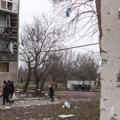 As peace negotiations progress, Russia continues its offensive on Ukraine As peace negotiations progress, Russia continues its offensive on Ukraine