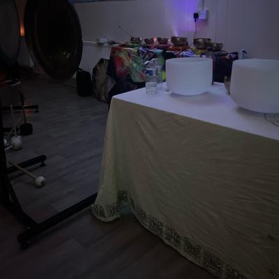 Gong Bath - grab a blanket, lie down, close your eyes. 60 minutes of gongs bells symbols & chimes Gong Bath - grab a blanket, lie down, close your eyes. 60 minutes of gongs bells symbols & chimes