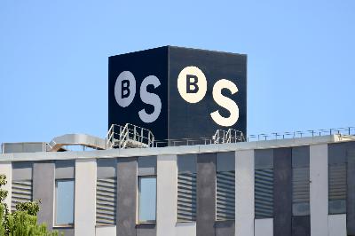 La Brújula de la Economía: La OPA del Sabadell, la bolsa de París y la guerra arancelaria entre Trump y China (10/10/2025)