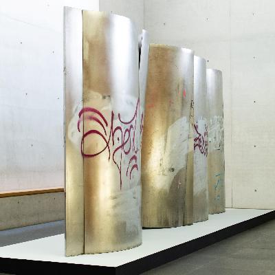 Eine beschossene Skulptur – Vandalismus gegen Kunst im öffentlichen Raum