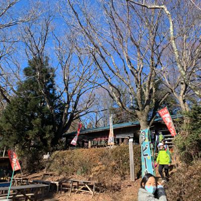 景信山で補給して陣馬山山頂へ。明王峠から高尾には戻らず、相模湖へ向かいます。